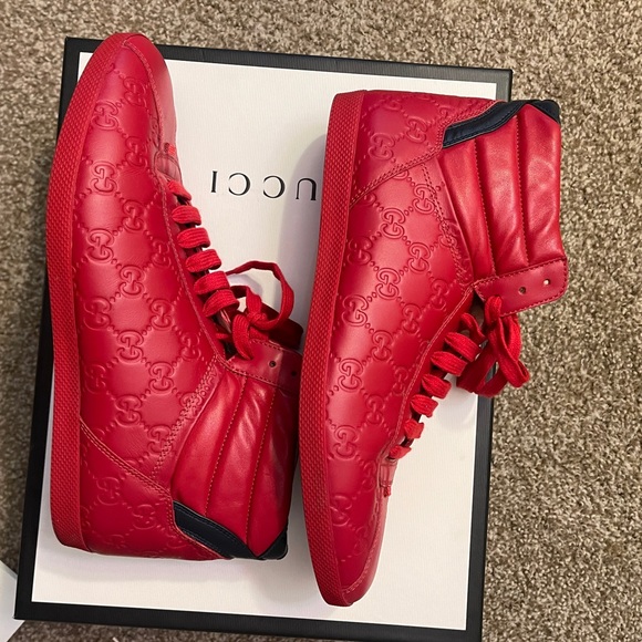 Gucci signature red hi top sneaker Sz. 9